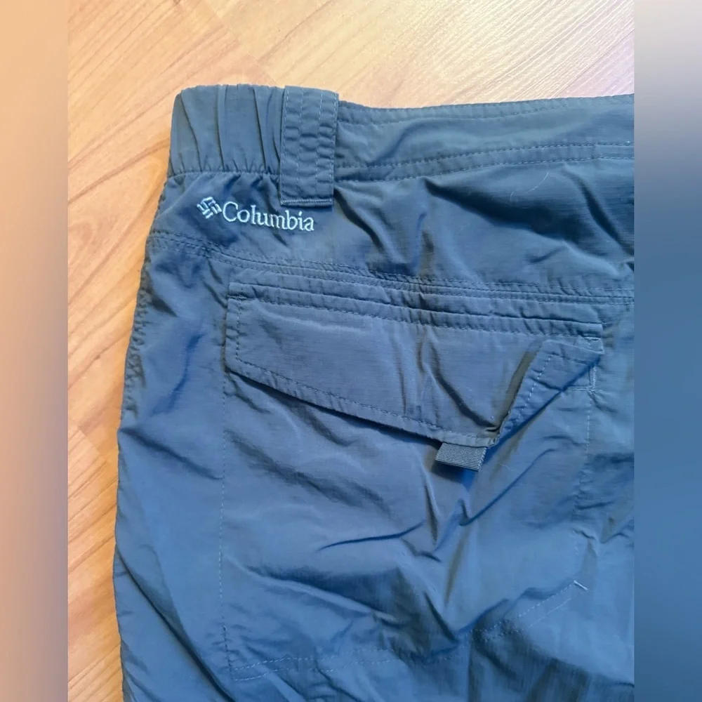Columbia Mens Shorts 42x32 Black Cargo Pocket Omni Shield. 549